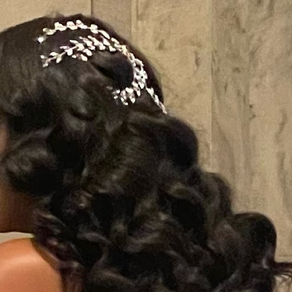 STUNNING*** Aiandeva Wedding Hair Piece. - Picture 4 of 4